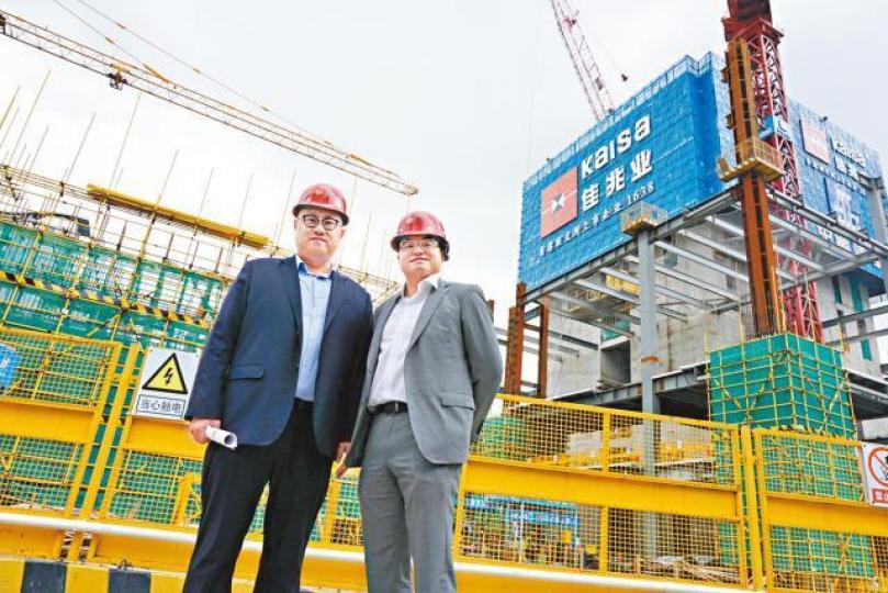 佳兆業行政總裁麥帆(左)及首席財務官劉富强(右)。
佳兆業行政總裁麥帆(左)及首席財務官劉富强(右)。