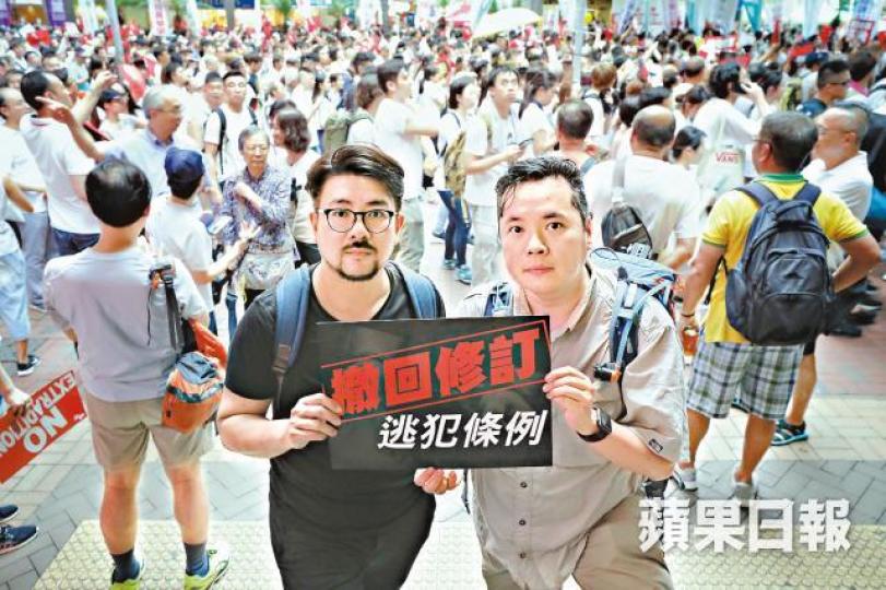 移民加拿大的龍華琛（左）及陳裕榮（右）昨特意返港參與反送中遊行。
