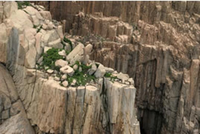 布滿岩石節理柱的海島奇葩–果洲群島2