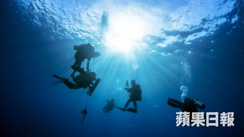 太平洋上遺世小島 水下三十米看懸崖峭壁4