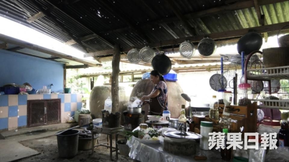 東北神秘伊善菜 生肉撈牛血記者唔敢食5