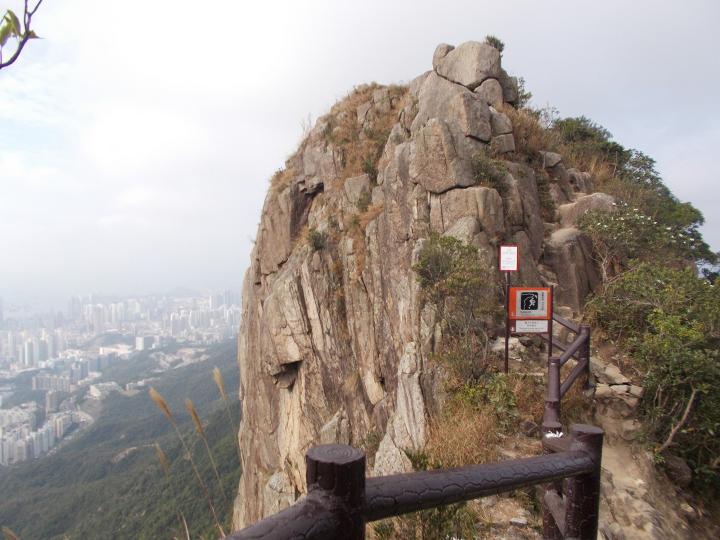 郊野公園曾發生致命及嚴重意外的高危地點-獅子山山頂