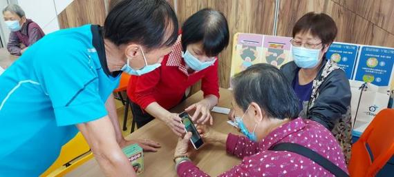 賽馬會「抗疫同行」長者支援計劃的其中一個理念...