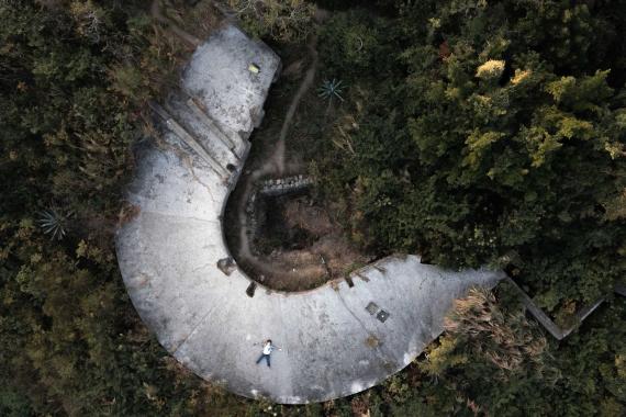 和平年代,山嶺為平民百姓遊山玩水、消遣享樂的好去處;在戰爭年代,高低起伏的山巒卻搖身一變成為保家衛土的天然屏障... 和平年代,山嶺為平民百姓遊山玩水、消遣享樂的好去處;在戰爭年代,高低起伏的山巒卻搖身一變成為保家衛土的天然屏障...