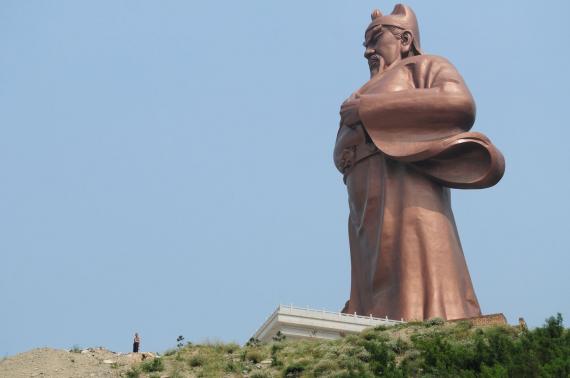 電影史上曾有《關公大戰外星人》...