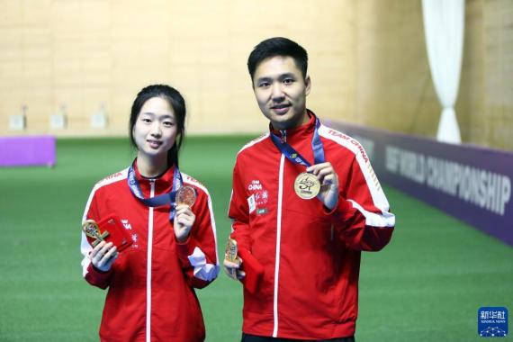 黃雨婷/楊皓然奪得10米氣步槍混合團體冠軍...