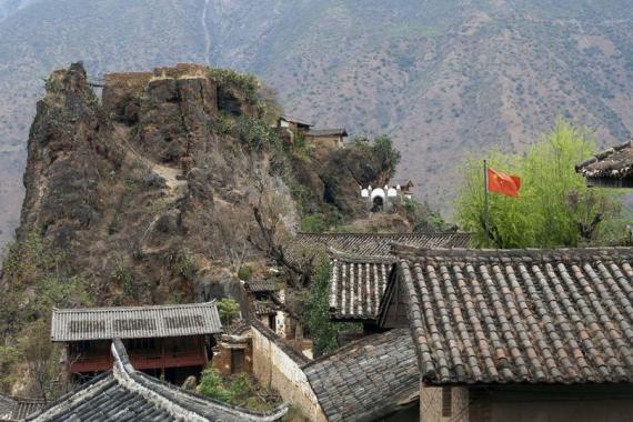 雲南石頭城是橫斷山脈東緣大山中的一個村寨...