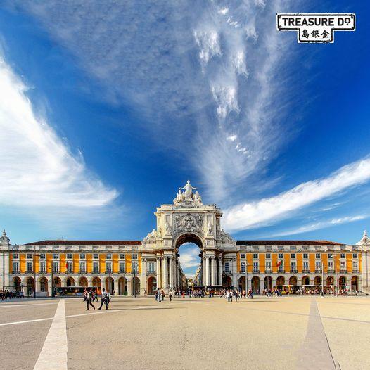 商業廣場(Praça do Comércio)位在里斯本熱鬧的市區當中...