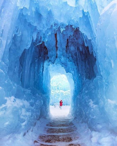 有夢幻冰雪美景的「支笏湖冰濤祭」...