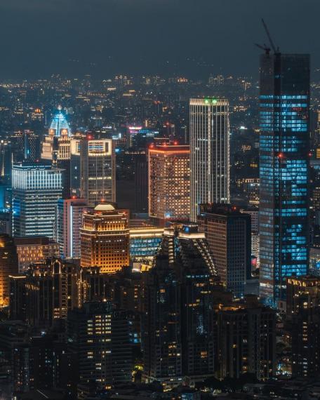 空拍「台北信義區」的城市夜景...