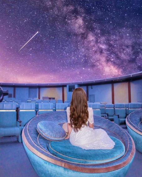 彷彿漂浮銀河中
❤超夢幻的「星空天文館酒吧」...