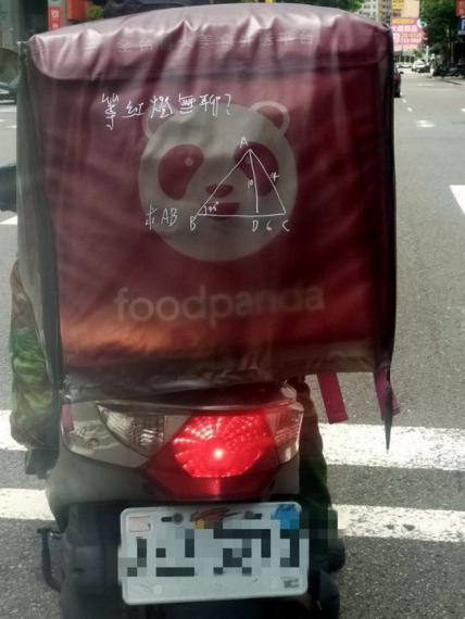 外送箱上「驚見數學題目」看了超燒腦...