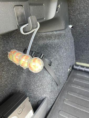 車內掛「4顆橘色小球」當芳香劑，他尷尬問「該說真相嗎」...