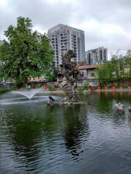 佛山梁園湖水清澈景色貽人...
