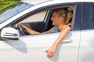 夏天如何使用汽車空調
如果汽車在烈日下停放時間較長,車輛啟動後不要立即打開空調,正確方法是要先把所有車窗都打開,然後啟動外循環,將車內熱氣排出,再等兩分鐘,等溫度下降之後再關閉車窗打開空調,這樣不僅... 夏天如何使用汽車空調
如果汽車在烈日下停放時間較長,車輛啟動後不要立即打開空調,正確方法是要先把所有車窗都打開,然後啟動外循環,將車內熱氣排出,再等兩分鐘,等溫度下降之後再關閉車窗打開空調,這樣不僅...
