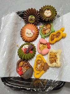 自製曲奇餅
狗狗主人群組焗了動物形曲奇餅大家分享。...