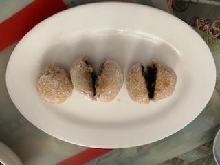 糯米糍
今午網上學做糯米糍，用車前子粉代替糯米粉，餡料用黑芝蔴、花生粒和椰茸，少甜又香口。...