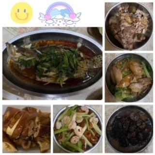 中秋家聚

為了遵守節日跨家庭聚會，慶祝中秋寧可在家吃，家人分兩天慶祝。...