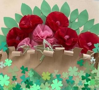diy 花束

長者中心提供diy 花束材料，做花的方法和怎樣擺放則任意，留家抗疫做手工是好的消閑活動。...