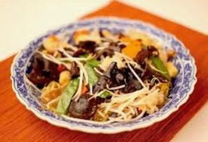 正宗的中式羅漢齋炒麵
媽媽想吃羅漢齋炒麵,於是我在網上找到了食譜。食譜是4 人份量,396 卡路里,10 分鐘準備時間和25 分鐘烹飪時間,資料製法詳細,我有信心試煮。... 正宗的中式羅漢齋炒麵
媽媽想吃羅漢齋炒麵,於是我在網上找到了食譜。食譜是4 人份量,396 卡路里,10 分鐘準備時間和25 分鐘烹飪時間,資料製法詳細,我有信心試煮。...