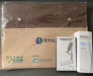 獎賞禮物
我參加了讓健腦成為習慣-挑戰第三期,並連續21日成功達標後,除了得30,000遊戲金幣外,還有「智有腦」專屬口罩盒、手機/平板支撐架及文件套各一份。我一邊玩同時動腦筋和訓練手眼協調,還有獎賞... 獎賞禮物
我參加了讓健腦成為習慣-挑戰第三期,並連續21日成功達標後,除了得30,000遊戲金幣外,還有「智有腦」專屬口罩盒、手機/平板支撐架及文件套各一份。我一邊玩同時動腦筋和訓練手眼協調,還有獎賞...