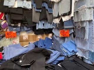 價廉物美

這小店的牛仔褲需不是名牌，但價廉物美，款式美觀，實屬超值。...