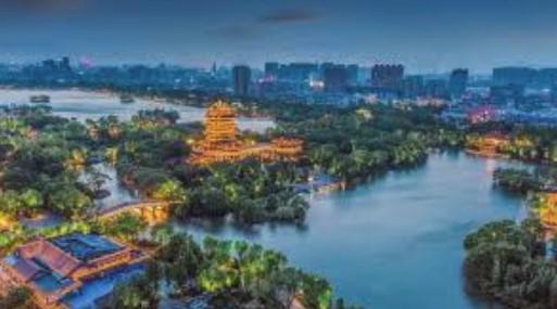 大明湖
大明湖在山東省濟南舊城的北部,為濟南三大名勝之一。大明湖公園有郭沫若手書「大明湖」匾額,門首一副楹聯「四面荷花三面柳,一城山色半城湖」。... 大明湖
大明湖在山東省濟南舊城的北部,為濟南三大名勝之一。大明湖公園有郭沫若手書「大明湖」匾額,門首一副楹聯「四面荷花三面柳,一城山色半城湖」。...