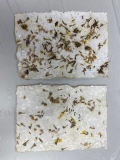 生命之書
這咭是用廢紙循環再做的,趁紙漿未乾前加上乾花和種子貓草。乾後咭的背面可以書寫鼓勵性的句語,適合自用或送贈他人。若加泥土將紙咭上、下面蓋著,然後澆水,種子會萌芽,所以叫生命之書。... 生命之書
這咭是用廢紙循環再做的,趁紙漿未乾前加上乾花和種子貓草。乾後咭的背面可以書寫鼓勵性的句語,適合自用或送贈他人。若加泥土將紙咭上、下面蓋著,然後澆水,種子會萌芽,所以叫生命之書。...