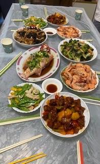 豐富的午餐
朋友的家人曾染疫，現痊愈了，也不想外出用膳。凡探訪她們的親友必有口福享用豐富的午餐。...