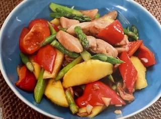 芒果蘆筍炒雞柳

現芒果當時得令，加入爽口的蘆筍和紅彩椒來炒雞柳，香甜又開胃。...