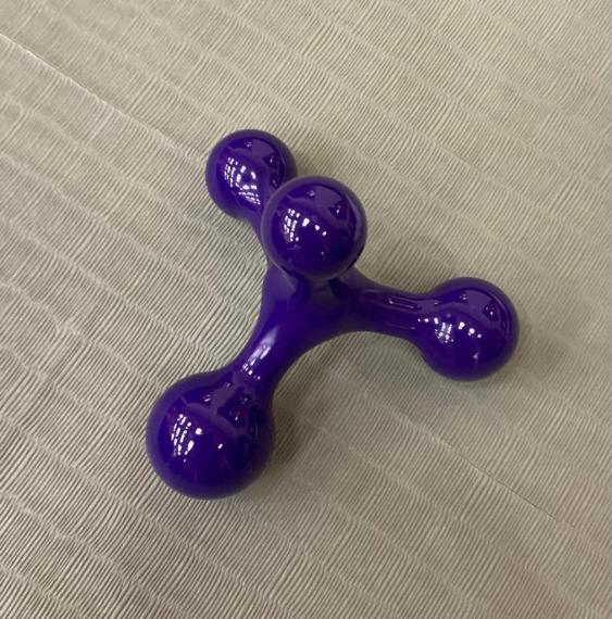 按摩球

利用一個小巧所費無幾的按摩球可以自己替自己按摩，十分方便。...