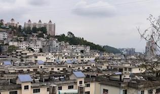 貴州興義市
興義市是貴州人口密度較高的縣市。它位於貴州西南部,興義古稱「黃草壩」,歷來是西南地區一個重要商貿中心,素有「黔桂鎖鑰」之稱。南盤江橫貫市境,境內地勢西北高、東南低,山巒起伏、河流縱橫,喀... 貴州興義市
興義市是貴州人口密度較高的縣市。它位於貴州西南部,興義古稱「黃草壩」,歷來是西南地區一個重要商貿中心,素有「黔桂鎖鑰」之稱。南盤江橫貫市境,境內地勢西北高、東南低,山巒起伏、河流縱橫,喀...