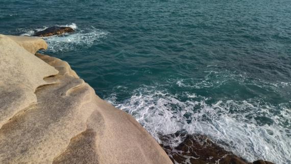 大自然的美
這海景由山厓、海水和白浪組合成，美得十分自然。...