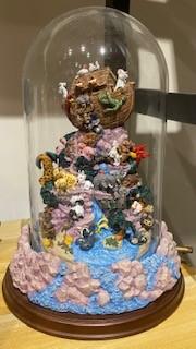 挪亞方舟模型

挪亞方舟是創世記中的故事，一艘根據上帝的指示而建造的大船，其依原說記載為方形船隻，但也有許多的形象繪畫描繪為近似船形船隻，其建造的目的是為了讓挪亞與他的家人，以及世界上的各種陸上生物能...