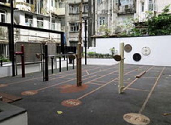 百子里公園
百子里公園位於中環結志街與與三家里的一條掘頭路平台街道,是孫中山史蹟徑的一部分。公園於2013年獲得香港建築師學會頒授境內優異獎──社區建築、美國建築師學會(香港分會)頒發都市設計優異獎,... 百子里公園
百子里公園位於中環結志街與與三家里的一條掘頭路平台街道,是孫中山史蹟徑的一部分。公園於2013年獲得香港建築師學會頒授境內優異獎──社區建築、美國建築師學會(香港分會)頒發都市設計優異獎,...