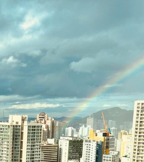 雨後的彩虹

今早石蔭下過大雨，雨後出現的彩虹可以清楚看得見。...