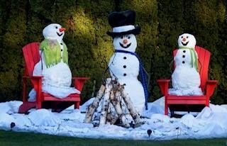 雪人
三位雪人各有特色，中間的有紳士作風。...