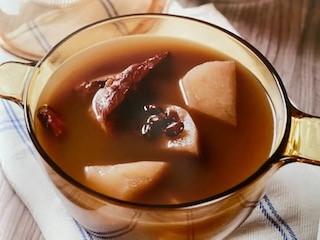 清熱解毒湯
沙葛紅豆豬腱湯能清熱解毒。中西方都認為沙葛有食療作用,中醫一早肯定其止喝除煩、通便及解酒功效,常於養生食療應用,亦作為湯水材料,平常簡單。用新鮮沙葛去皮榨汁,早晚服用,可有效舒緩喉嚨發炎... 清熱解毒湯
沙葛紅豆豬腱湯能清熱解毒。中西方都認為沙葛有食療作用,中醫一早肯定其止喝除煩、通便及解酒功效,常於養生食療應用,亦作為湯水材料,平常簡單。用新鮮沙葛去皮榨汁,早晚服用,可有效舒緩喉嚨發炎...