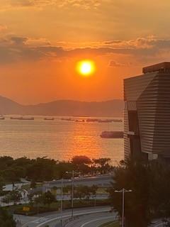 M+天台花園

在M+天台花園觀日落，紅光燦爛，同時享受涼風，十分寫意。...