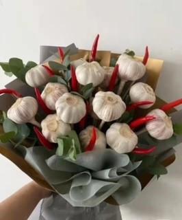 特別的情人節禮物
這幾天蔬菜價飛昇，送這禮物給情人實際得多。...