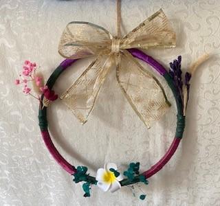 DIY花環工作坊

週六下午參加了DIY 花環工作坊，做了這個花環，雞蛋花有朶育希望、復活和新生的花語。...
