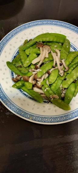 蒜蓉炒荷蘭豆日本本菇...